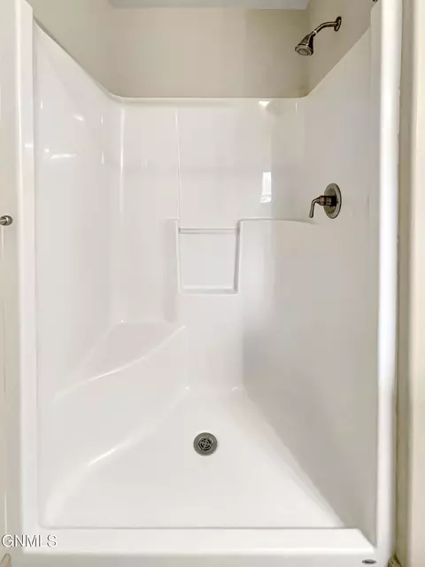 Bath - 5805 Victoria Ave, Williston, ND 58801 photo 4 of 5