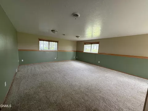 9351 11th Ave SE, Minot, ND 58701 photo 12