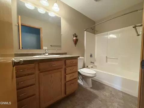 9351 11th Ave SE, Minot, ND 58701 photo 5
