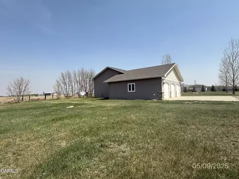 9351 11th Ave SE, Minot, ND 58701 photo 19