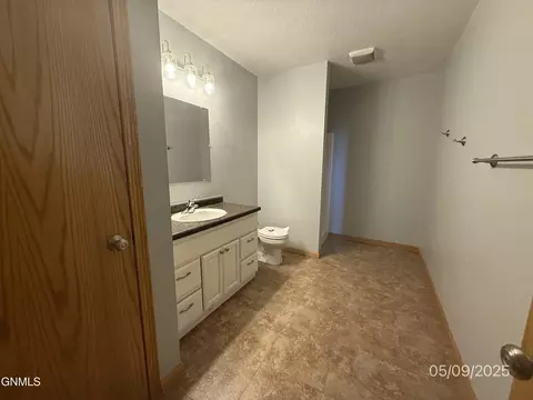 9351 11th Ave SE, Minot, ND 58701 photo 14