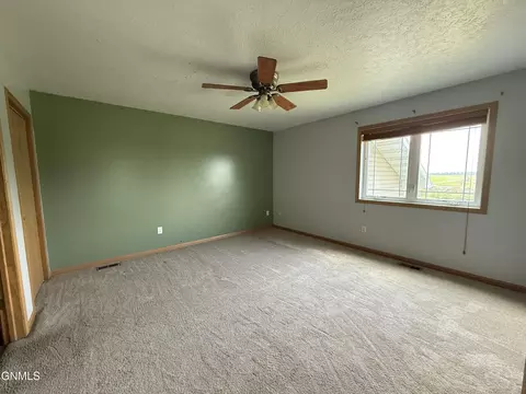 9351 11th Ave SE, Minot, ND 58701 photo 8