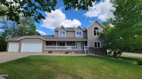 1800 Contessa Pl, Bismarck, ND 58503