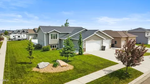 900 Bremner Ave, Bismarck, ND 58503 photo 2