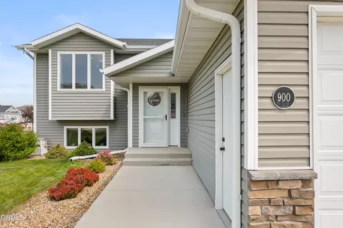 900 Bremner Ave, Bismarck, ND 58503 photo 4