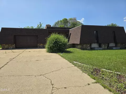 552 S Main Avenue Ave, Dickinson, ND 58601