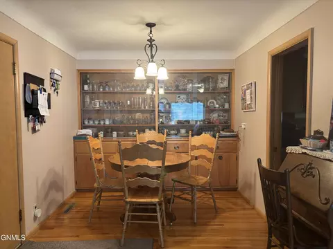 1401 University Ave, Williston, ND 58801 photo 8