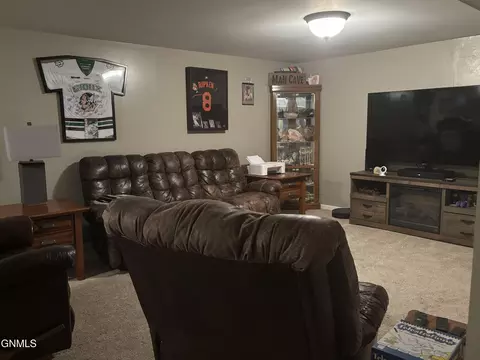 1401 University Ave, Williston, ND 58801 photo 22