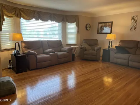 1401 University Ave, Williston, ND 58801 photo 9