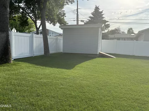 1401 University Ave, Williston, ND 58801 photo 5