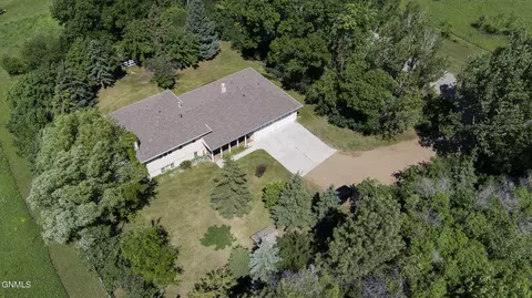 125 Oakfield Dr, Bismarck, ND 58503
