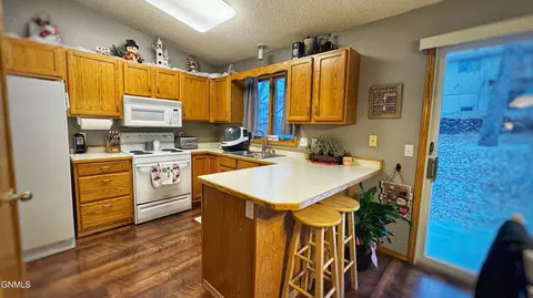 1309 16th St SE, Mandan, ND 58554 photo 3