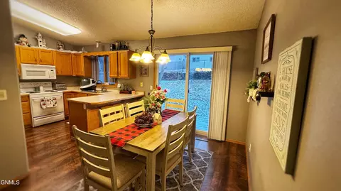 1309 16th St SE, Mandan, ND 58554 photo 2