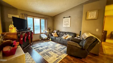 1309 16th St SE, Mandan, ND 58554 photo 4