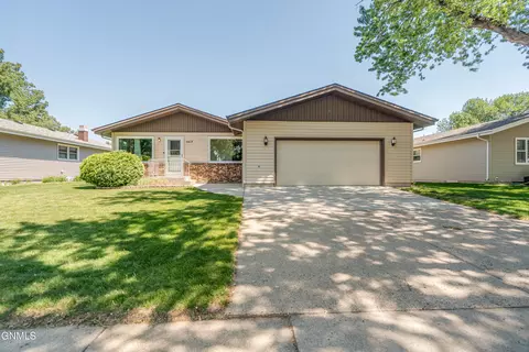 1417 S 3rd St, Bismarck, ND 58504