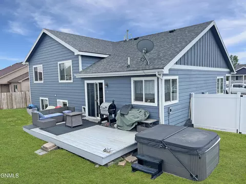 2810 24th St W, Williston, ND 58801 photo 38