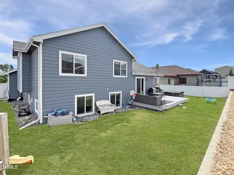 2810 24th St W, Williston, ND 58801 photo 40
