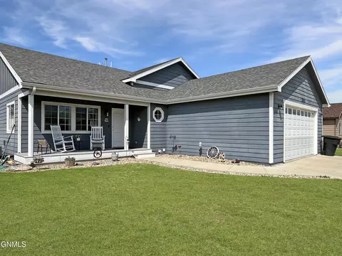2810 24th St W, Williston, ND 58801 photo 2
