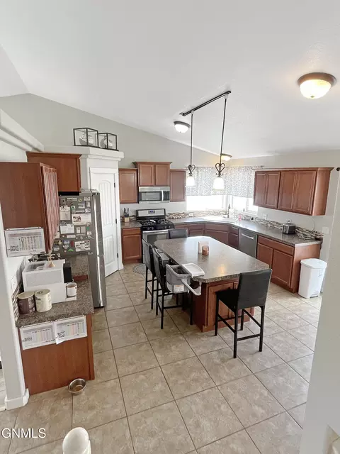 2810 24th St W, Williston, ND 58801 photo 13