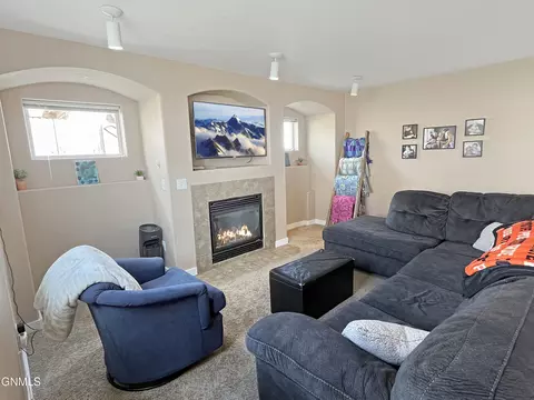 2810 24th St W, Williston, ND 58801 photo 17