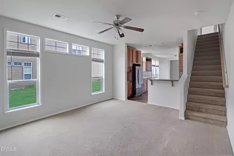 Living - 804 40th St E, Williston, ND 58801 photo 1 of 3