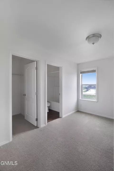 Bedroom - 804 40th St E, Williston, ND 58801 photo 5 of 6