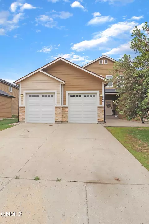 Exterior - 804 40th St E, Williston, ND 58801 photo 3 of 5