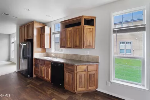 Kitchen - 804 40th St E, Williston, ND 58801 photo 1 of 3