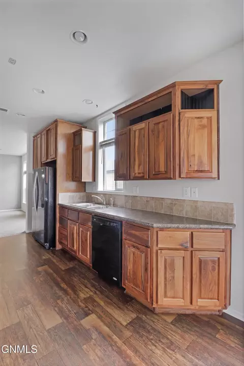 Kitchen - 804 40th St E, Williston, ND 58801 photo 2 of 3