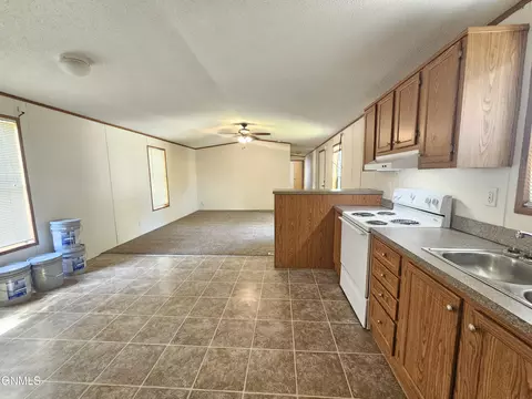 2008 6th Ave W, Williston, ND 58801 photo 3
