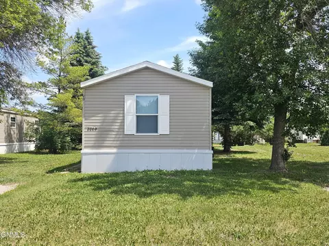 2008 6th Ave W, Williston, ND 58801 photo 2