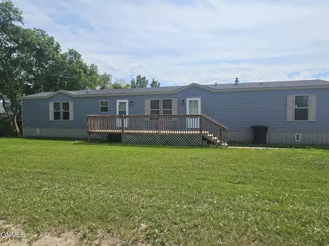 2710 7th Ave W, Williston, ND 58801