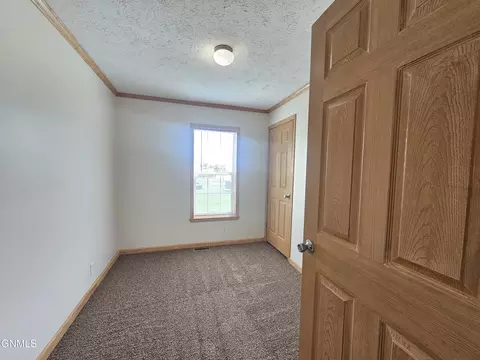 2710 7th Ave W, Williston, ND 58801 photo 20