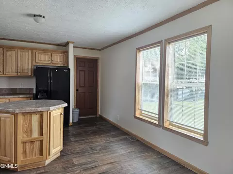 2710 7th Ave W, Williston, ND 58801 photo 7