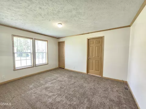 2710 7th Ave W, Williston, ND 58801 photo 14