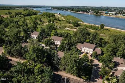 120 Riverside Park Rd, Bismarck, ND 58504