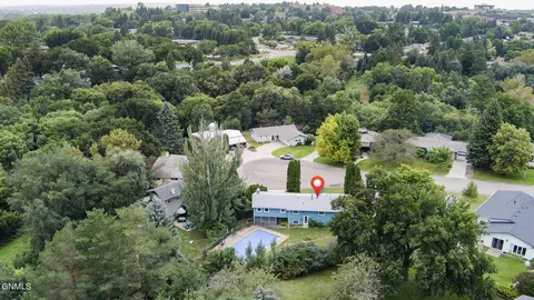 View/Area - 1024 Crescent Ln, Bismarck, ND 58501 photo 1 of 2