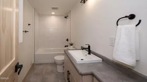 Bath - 1024 Crescent Ln, Bismarck, ND 58501 photo 4 of 5