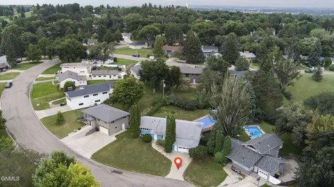 View/Area - 1024 Crescent Ln, Bismarck, ND 58501 photo 2 of 2