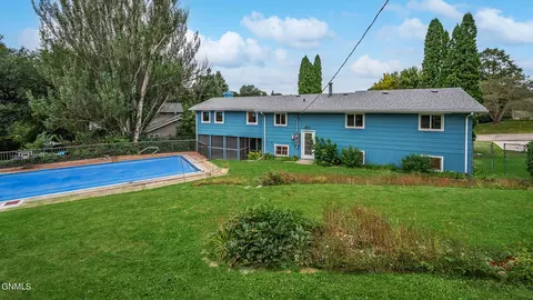 Exterior - 1024 Crescent Ln, Bismarck, ND 58501 photo 5 of 8