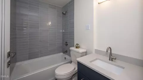 Bath - 1024 Crescent Ln, Bismarck, ND 58501 photo 2 of 5