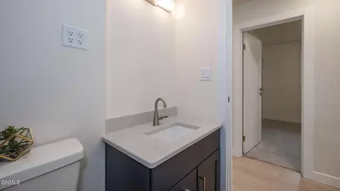 Bath - 1024 Crescent Ln, Bismarck, ND 58501 photo 3 of 5
