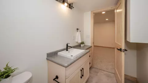 Bath - 1024 Crescent Ln, Bismarck, ND 58501 photo 5 of 5