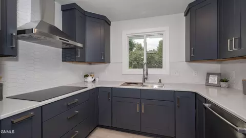 Kitchen - 1024 Crescent Ln, Bismarck, ND 58501 photo 3 of 4
