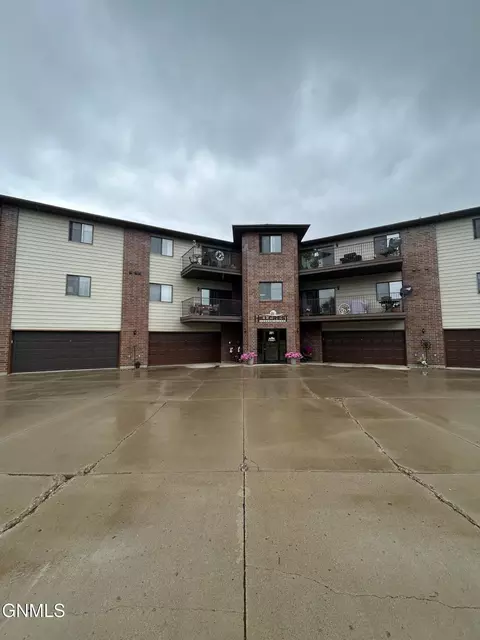 1511 3rd St SE, Jamestown, ND 58401