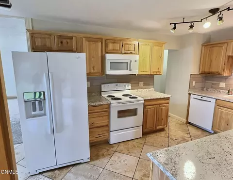 2115 Marian Dr, Bismarck, ND 58501 photo 8
