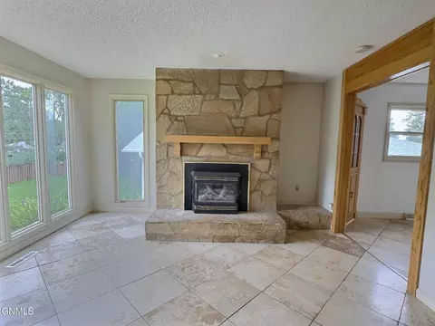 2115 Marian Dr, Bismarck, ND 58501 photo 12