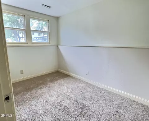 2115 Marian Dr, Bismarck, ND 58501 photo 25