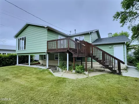 2115 Marian Dr, Bismarck, ND 58501 photo 3