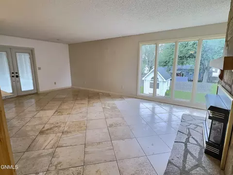2115 Marian Dr, Bismarck, ND 58501 photo 11